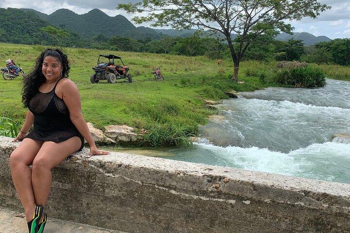 Combo de paseo cultural en vehículo todoterreno Rastafari Safari y Ricks Cafe