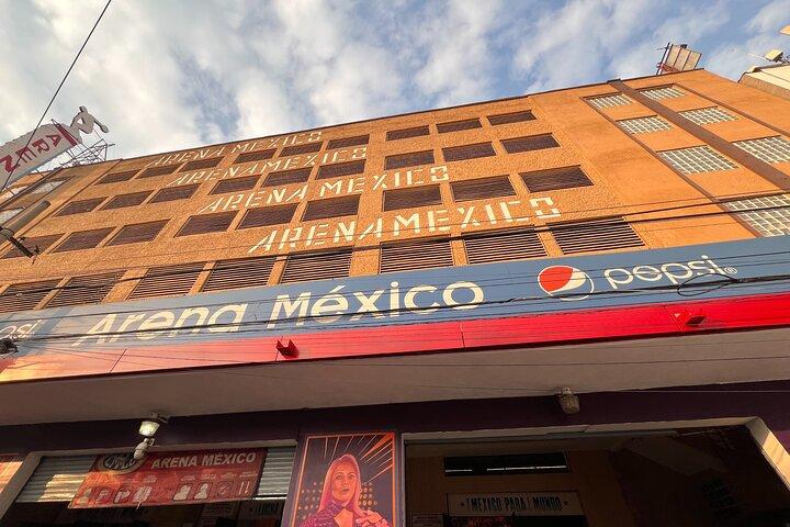 2 hours Lucha Libre Show (mexican wrestling) with transport