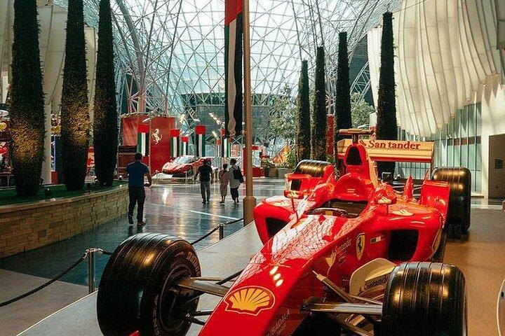 Ferrari World & National Aquarium Tour + Trasporto Opzionale
