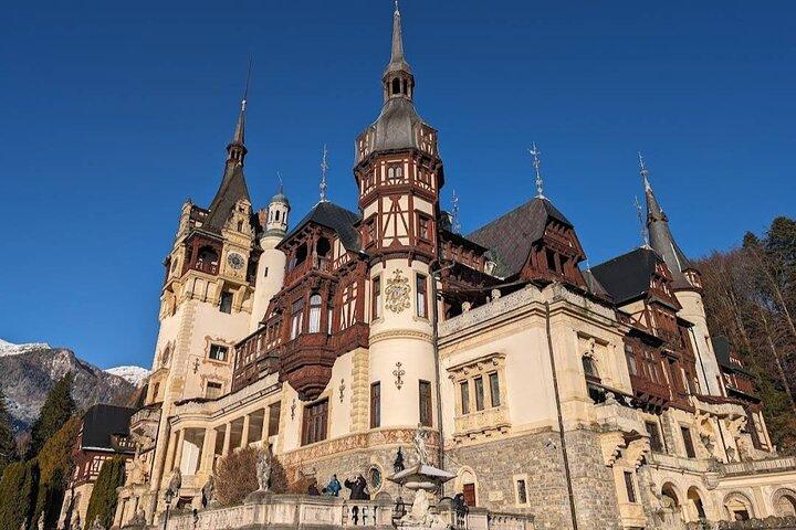 Draculas grav, Peleș slott och Târgoviște Princely Court