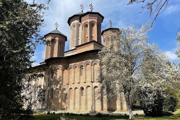 Draculas grav, Peleș slott och Târgoviște Princely Court