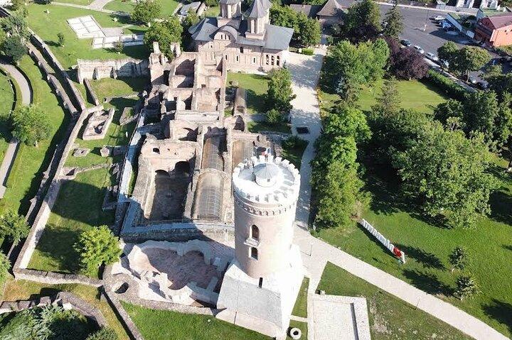 Draculas grav, Peleș slott och Târgoviște Princely Court