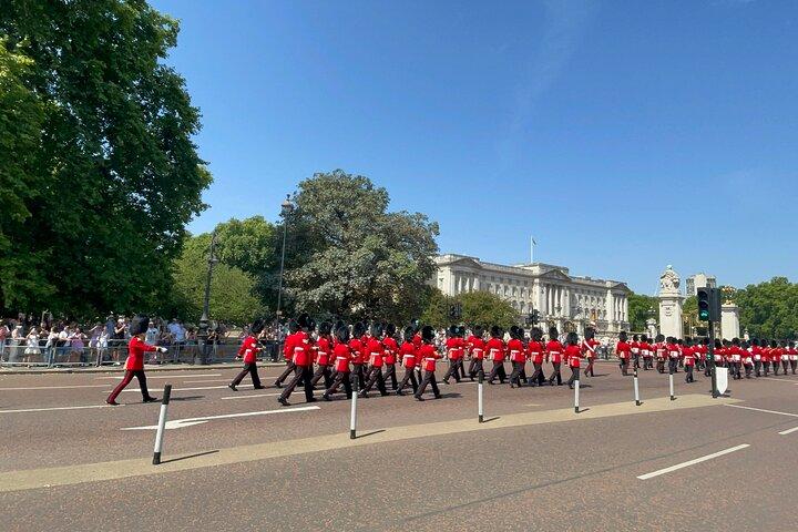 Excursão privada de táxi real em Londres com a troca da guarda