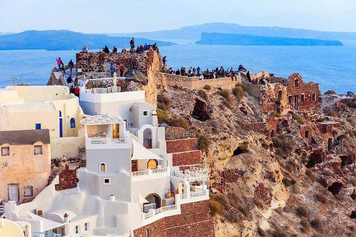 Private Custom Land Tour em Santorini com um local