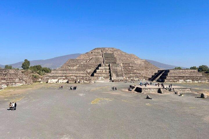 Teotihuacan: Pyramids, Caves & Culinary Experience