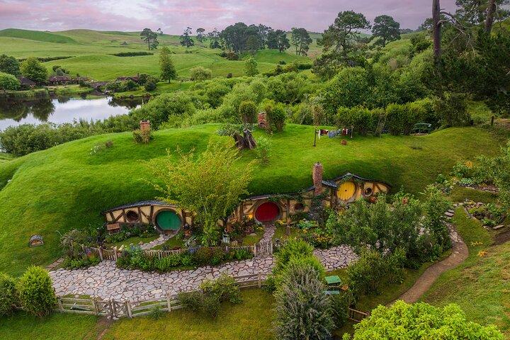 Visita guiada de un día al Hobbiton Movie Set con almuerzo desde Auckland