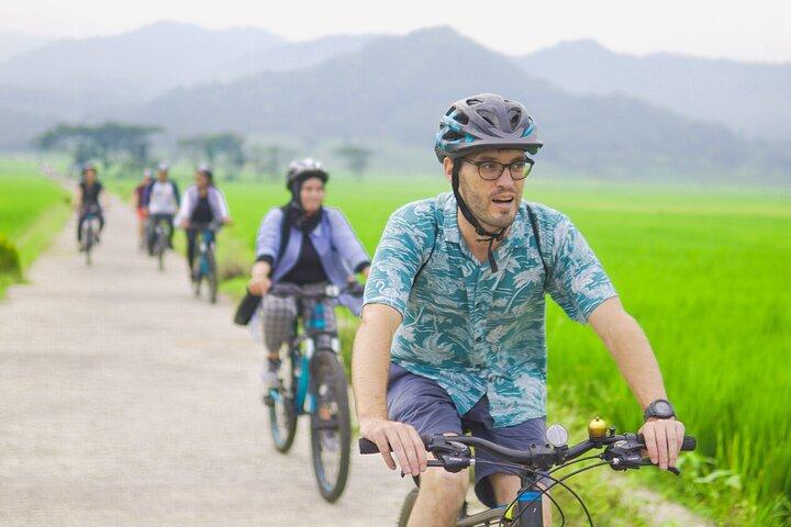 Ciclismo en Menoreh Village
