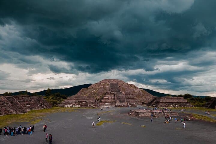 Teotihuacán Pyramids Tour, Guadalupe Sanctuary and 3 cultures