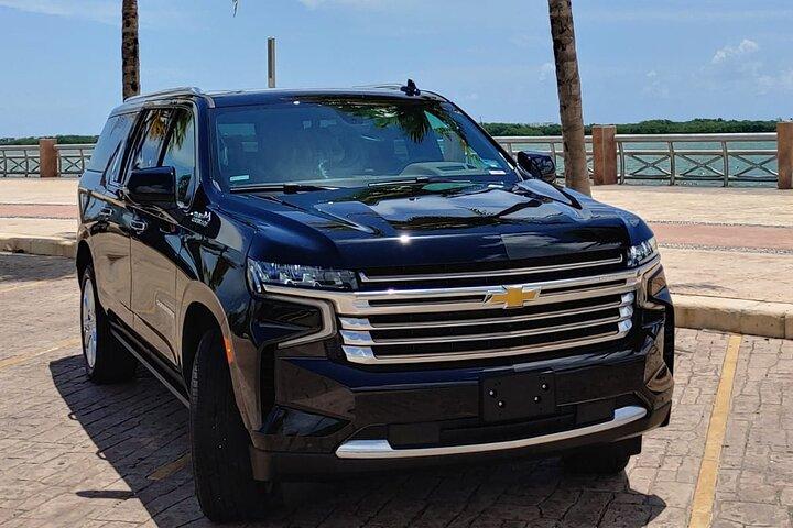 Traslado privado ida y vuelta desde el aeropuerto de Cancún - Playa de Carmen