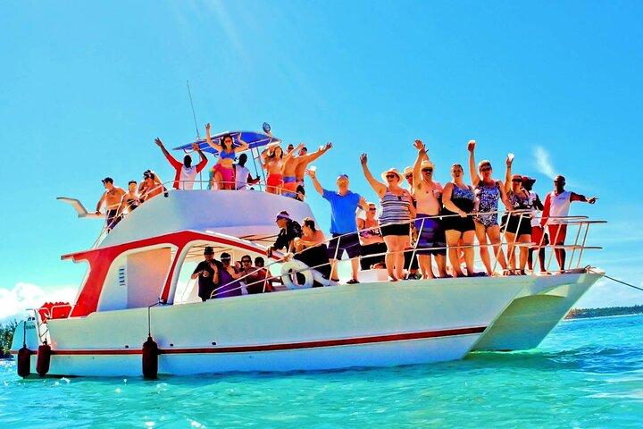 Desde Punta Cana: Party Boat + Snorkeling Live Music Drink Open B