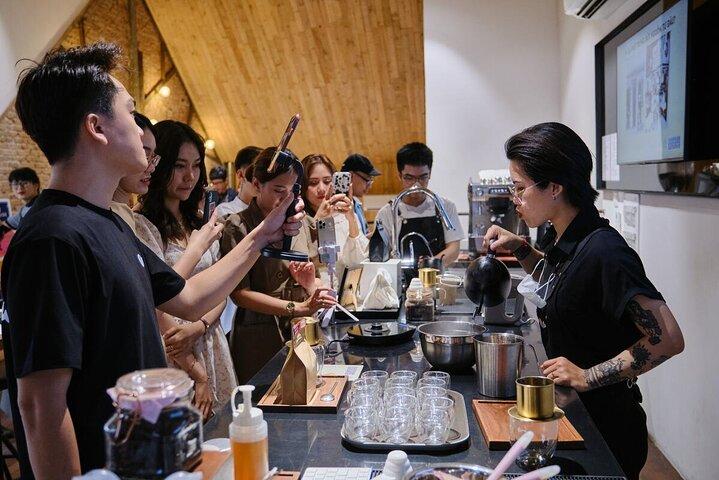Dekadenter vietnamesischer „Egg Coffee“-Workshop in der Stadt Hồ Chí Minh