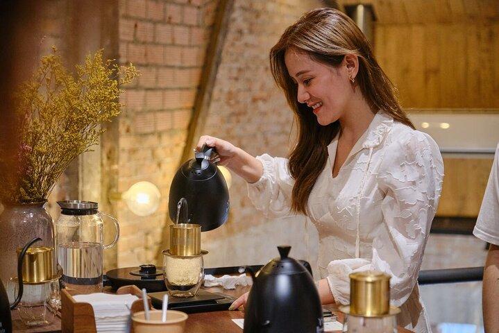 Roligt och enkelt vietnamesiskt kaffeverkstad i Hồ Chí Minh City