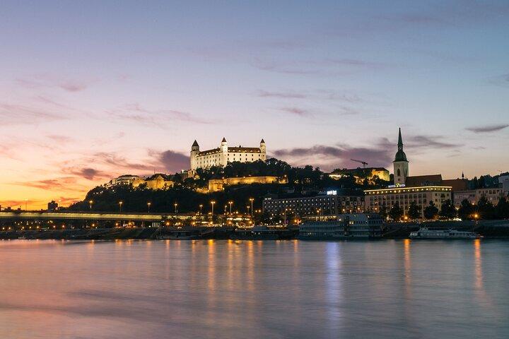 Privater Transfer von Budapest nach Prag mit einem Sightseeing-Stopp in Bratislava