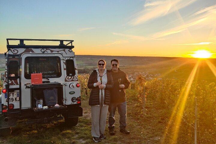 Tramonto e degustazione di champagne nei vigneti