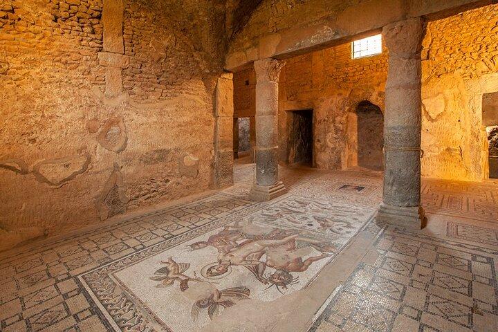 チュニスからTestour、Dougga、Bulla Regiaへのプライベートエクスカーション。