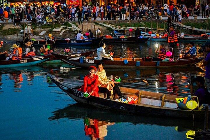 Hoi An Night Boat Ride com Lantern Lançamento