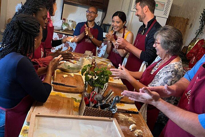 歴史あるトスカーナのヴィラでの本格イタリアンパスタ教室とランチ