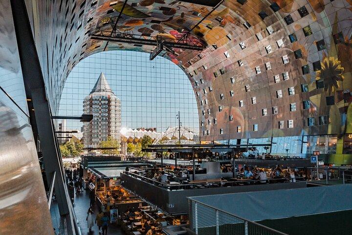 Private Rotterdam, Delft & The Hague Tour por Mercedes EQV