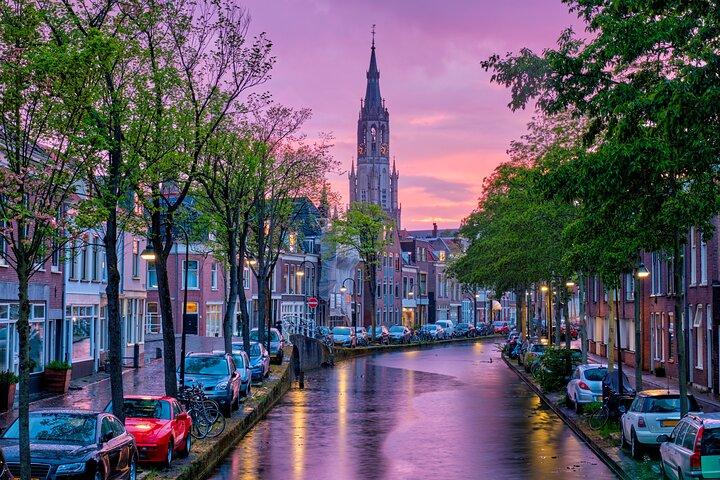 Private Rotterdam, Delft & The Hague Tour por Mercedes EQV
