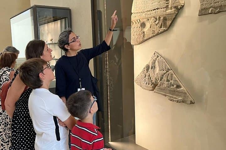 1h30 - Louvre Highlights optional 'families with kids' - Eng/Esp