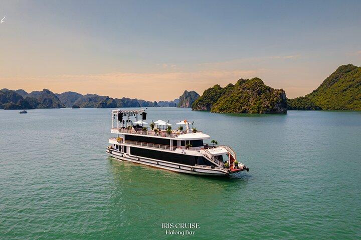 Iris luksuskrydstogtstur i Halong Bay med afgang fra havnen