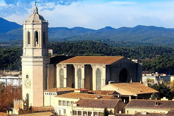 Explore Girona: Catedral, Ponte Eiffel, Muralhas da Cidade e Sites de Cinema