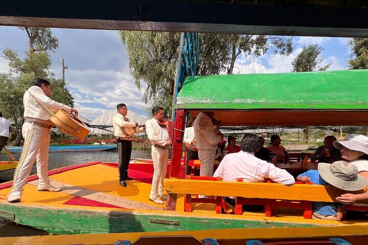 Riding Boats +Warm Mex Food+ Frida Kahlo's neighborhood (private)