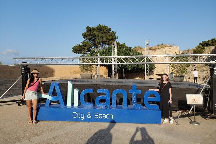 Excursão a pé guiada de meio dia para explorar a cidade de Alicante
