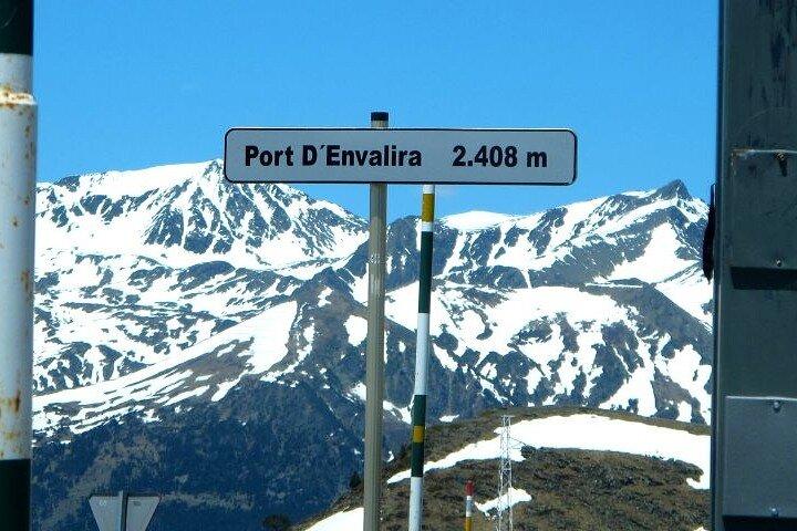 Tour di un giorno ad Andorra, Francia e Spagna con 2 guide e ritiro in hotel
