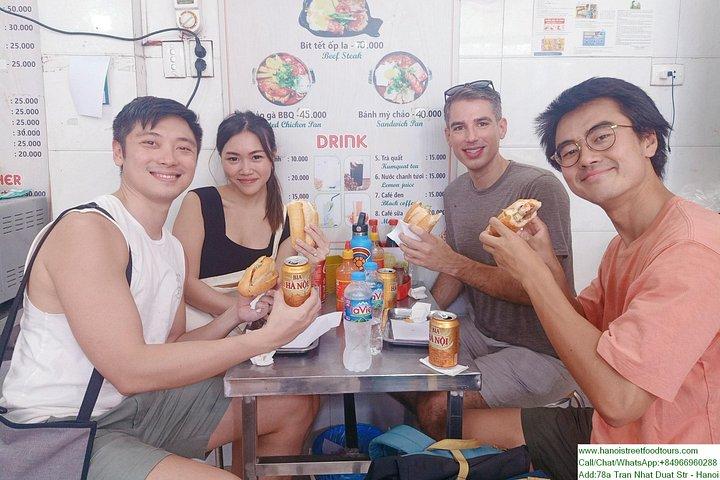 ハノイ旧市街のストリート フードとヘリテージ ロードを巡る徒歩ツアー