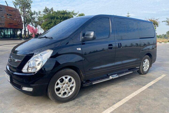 Phnom Penh til Siem Reap Privat overførsel Mini-Van-Car