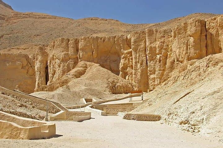 Day tour to visit the Valley of the Kings and Queens from luxor