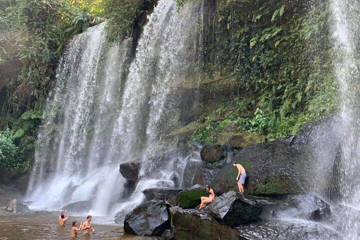 Tour privato di un giorno del villaggio galleggiante di Phnom Kulen e Kampung Phluk