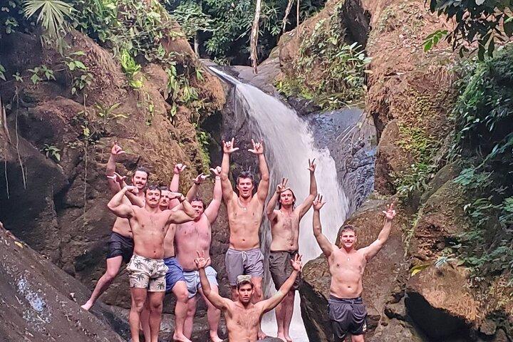 Watervallen en strandgrottenavontuur in Costa Rica