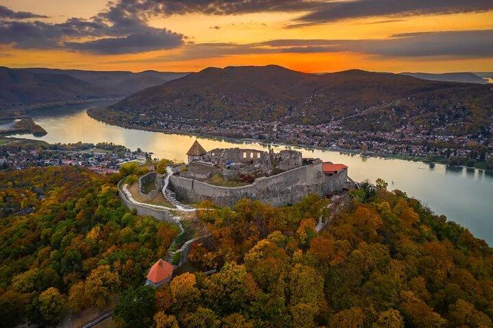 Danube Bend-tur med minibuss med hotellhämtning: 3 städer och tårta