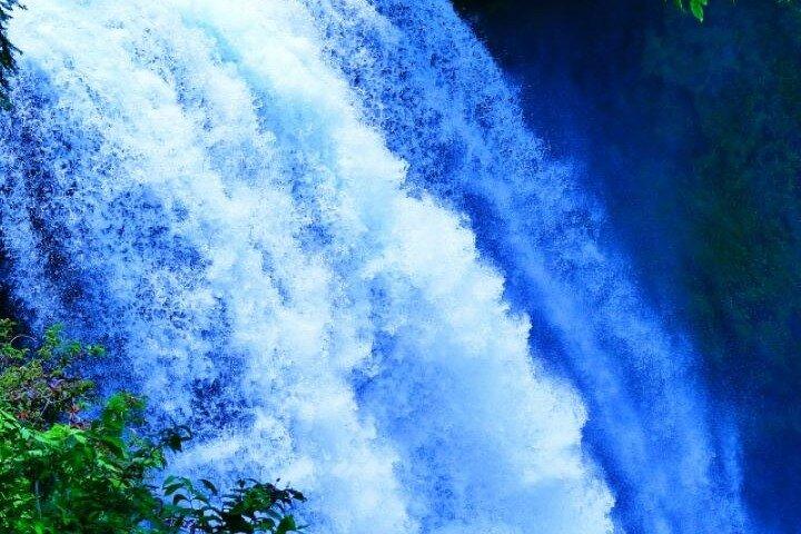 Shiraito Falls en Mt Fuji World Heritage Centre / 6VG(3 haltes)
