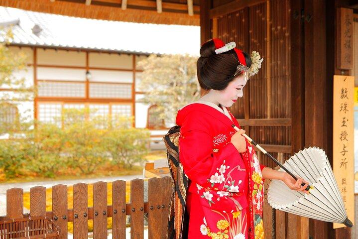 料理と舞妓ショーで巡る京都祇園ツアー（オプションでプライベート）