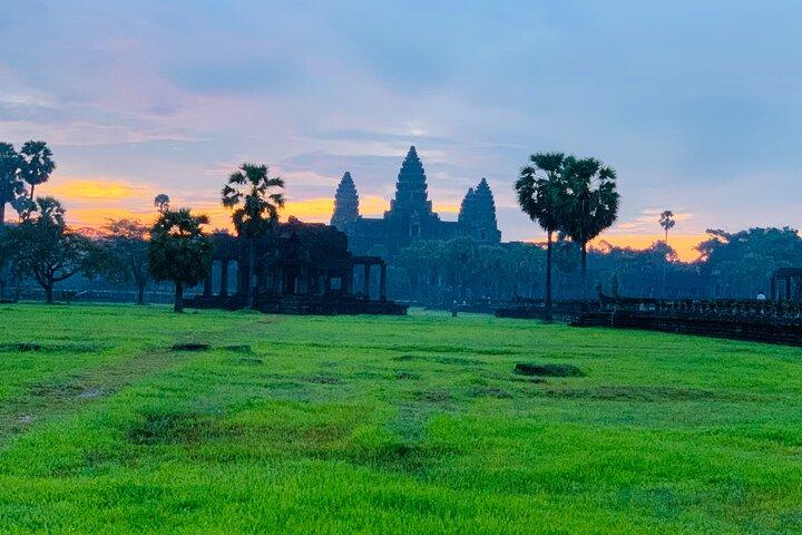 Angkor Wat Sunrise, Top 4 Temples and a Tranquil temple