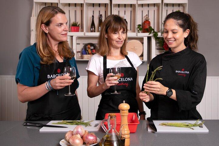 Spanish Tapas Workshop: Boqueria Tour & Rambla Views