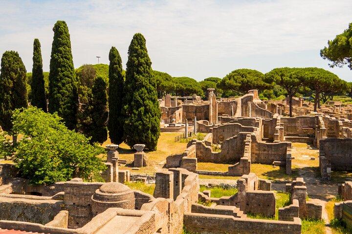 Viagem diurna semiparticular à antiga Óstia Antica saindo de Roma de trem com guia