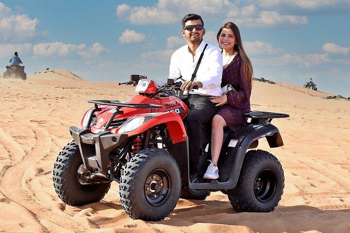 Vip Desert Safari Dubai avec Quad CamelRide LiveShows Dîner