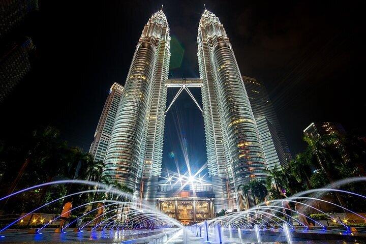 Nachttour durch Kuala Lumpur mit Lake Symphony und Saloma Bridge