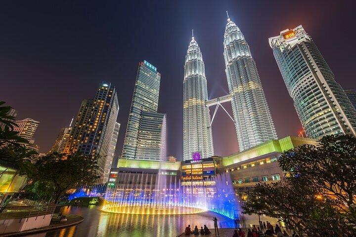 Nachttour durch Kuala Lumpur mit Lake Symphony und Saloma Bridge