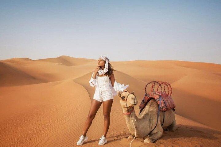 Mattina Red Dune Safari con Camel Trekking e imbarco sulla sabbia