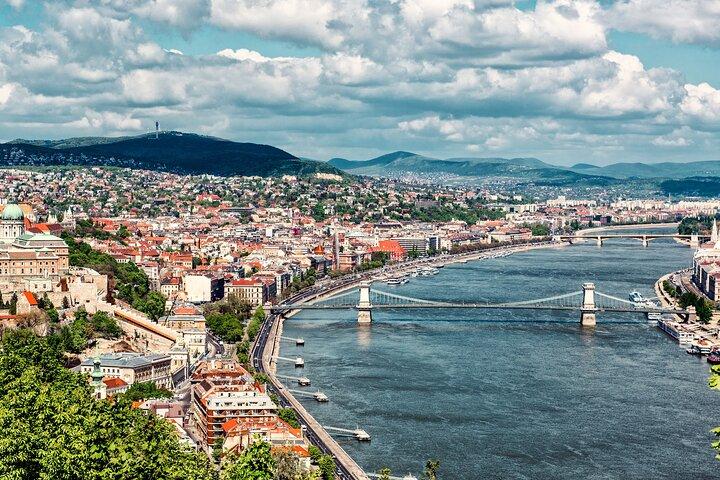 NY! Privat anpassad rundtur i Budapest i 4 timmar med bil