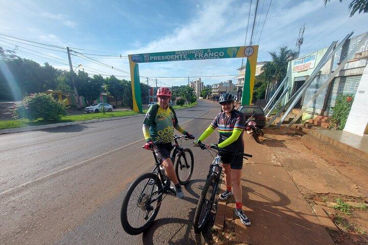 1日で3カ国を巡る自転車ツアー - 55 km | （終日）