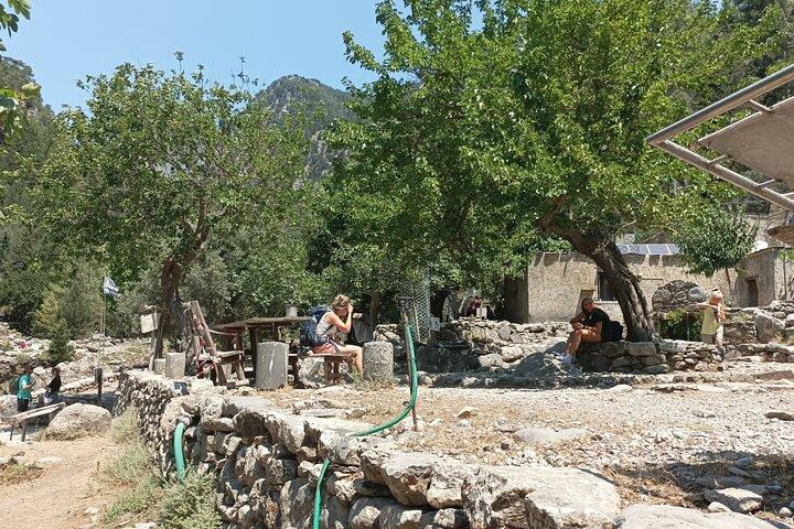 Traslado privado al desfiladero de Samaria desde Chania