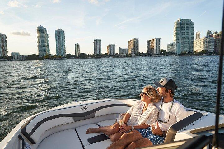 Private Bootsfahrt in Miami mit erfahrenem Kapitän und Champagner