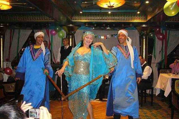 Cairo Dinner Cruise com Belly Dancer Show