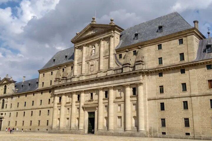 Tour privado Escorial y Valle de los Caídos en Minivan